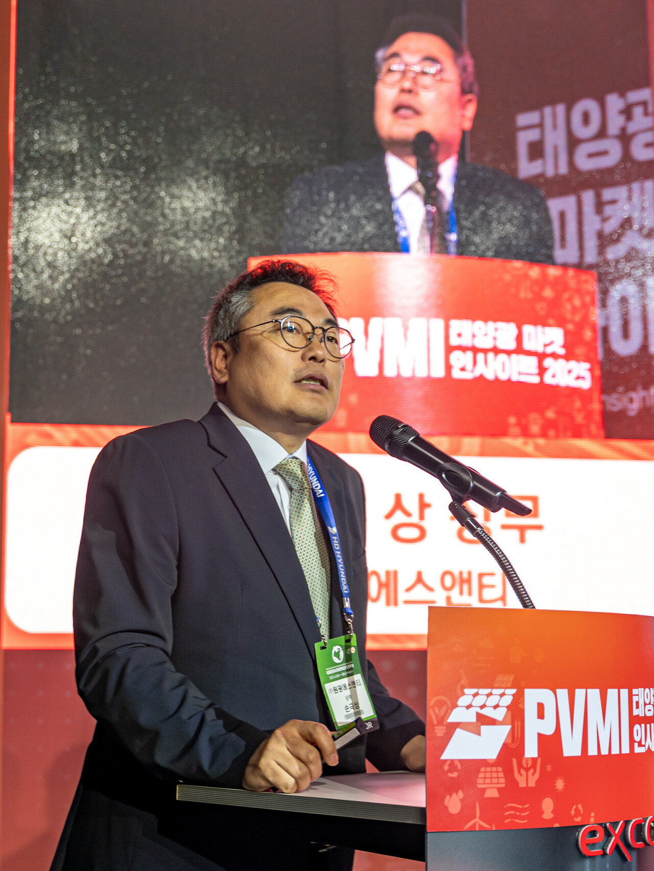 손극상 원광에스엔티 상무가 폐패널 재자원화의 필요성에 대해 설명하고 있다. [사진=김진후 기자]