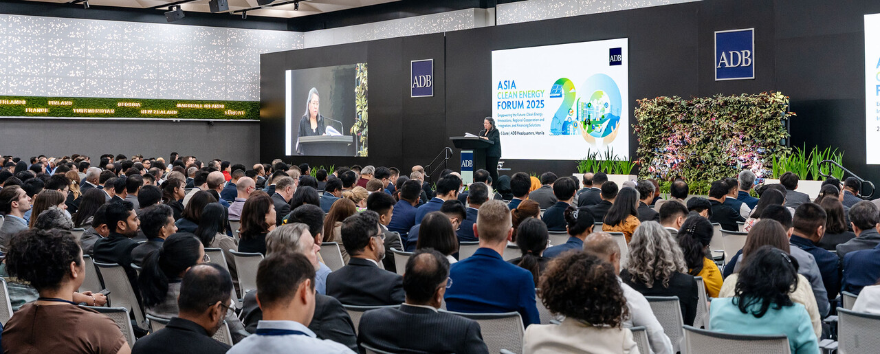 한국에너지공단과 아시아개발은행(ADB) 공동 주최로 2일 열린 '아시아 클린에너지 포럼(ACEF) 2025'에 아시아 권역 정부 기관 및 기업 관계자들이 운집해 있다. [사진=김진후 기자]