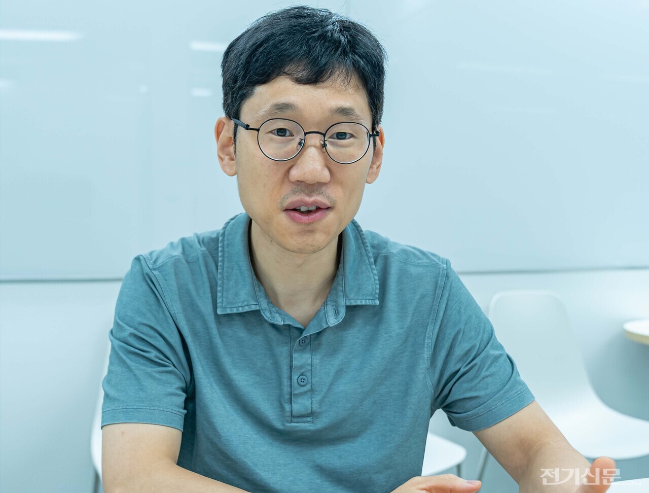 강대호 엔라이튼 CTO가 발전왕 RTU 제품의 고도화 계획을 설명하고 있다. [사진=김진후 기자]