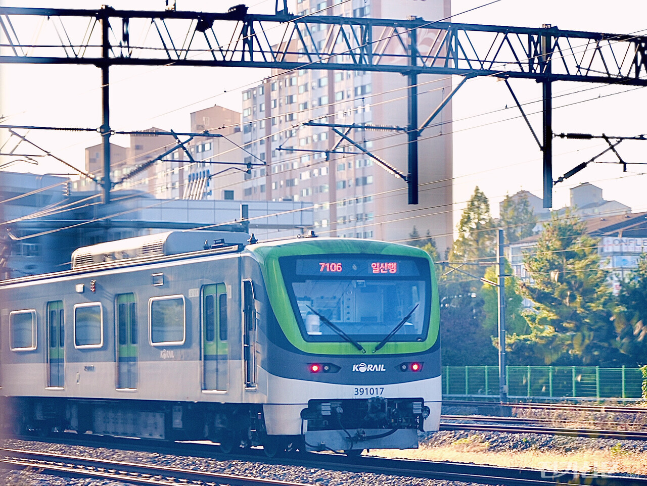 서해선 전동차 주행 중 연결기 파손…다원시스 차량 하자처리로 운행 조정 < 철도∙플랜트 < 시공∙플랜트 < 기사본문 - 전기신문