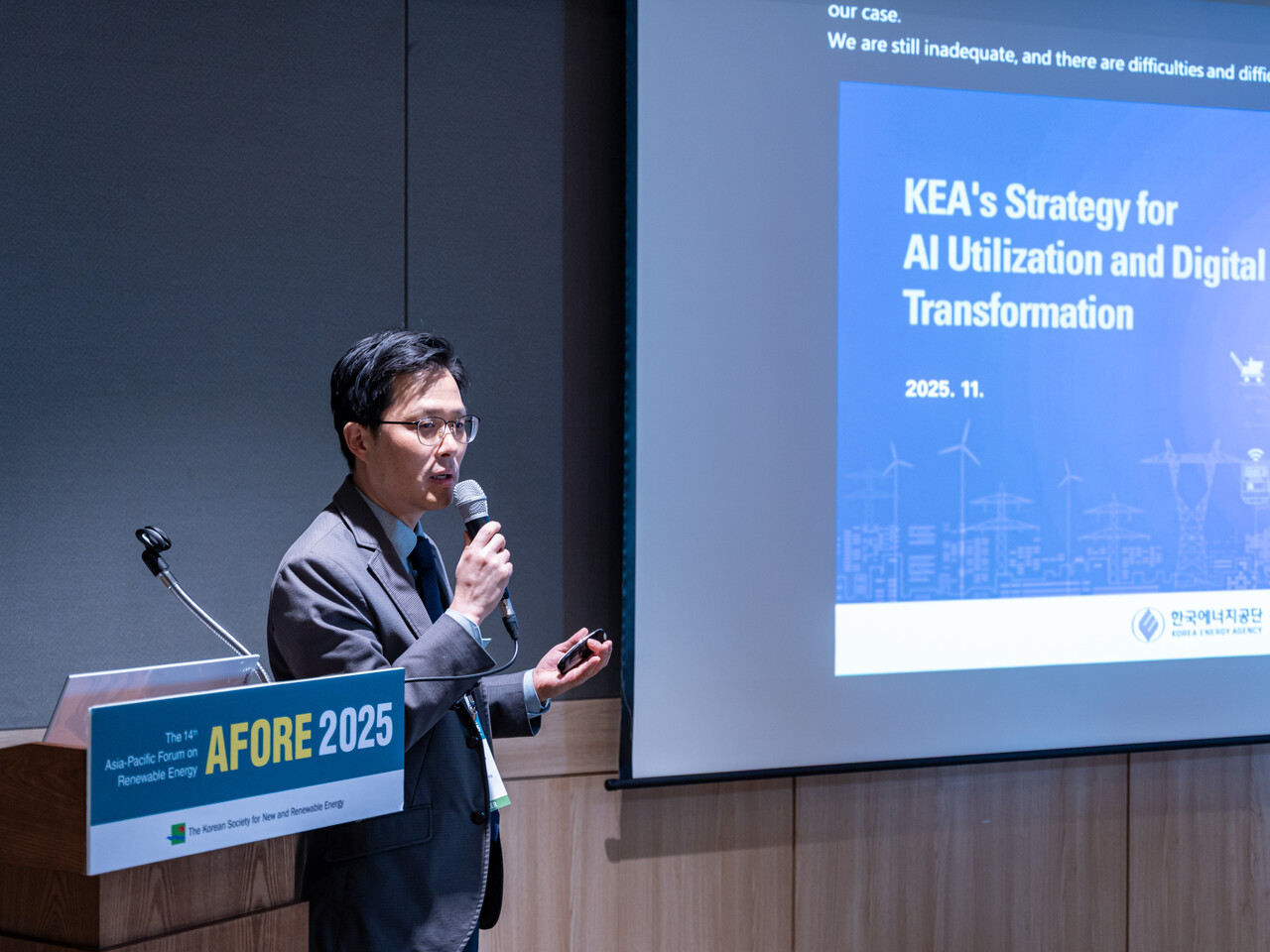 김대환 한국에너지공단 통계분석실 실장이 향후 AI 시대 에너지공단의 역할을 설명하고 있다. [사진=김진후 기자]