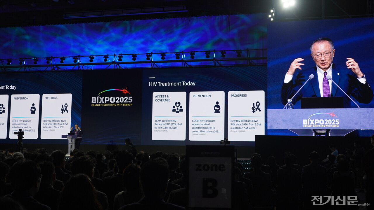 김용 전 세계은행 총재가 11월 5일 BIXPO 2025 개막식에서 기조연설하고 있다. [사진=오승지 기자]