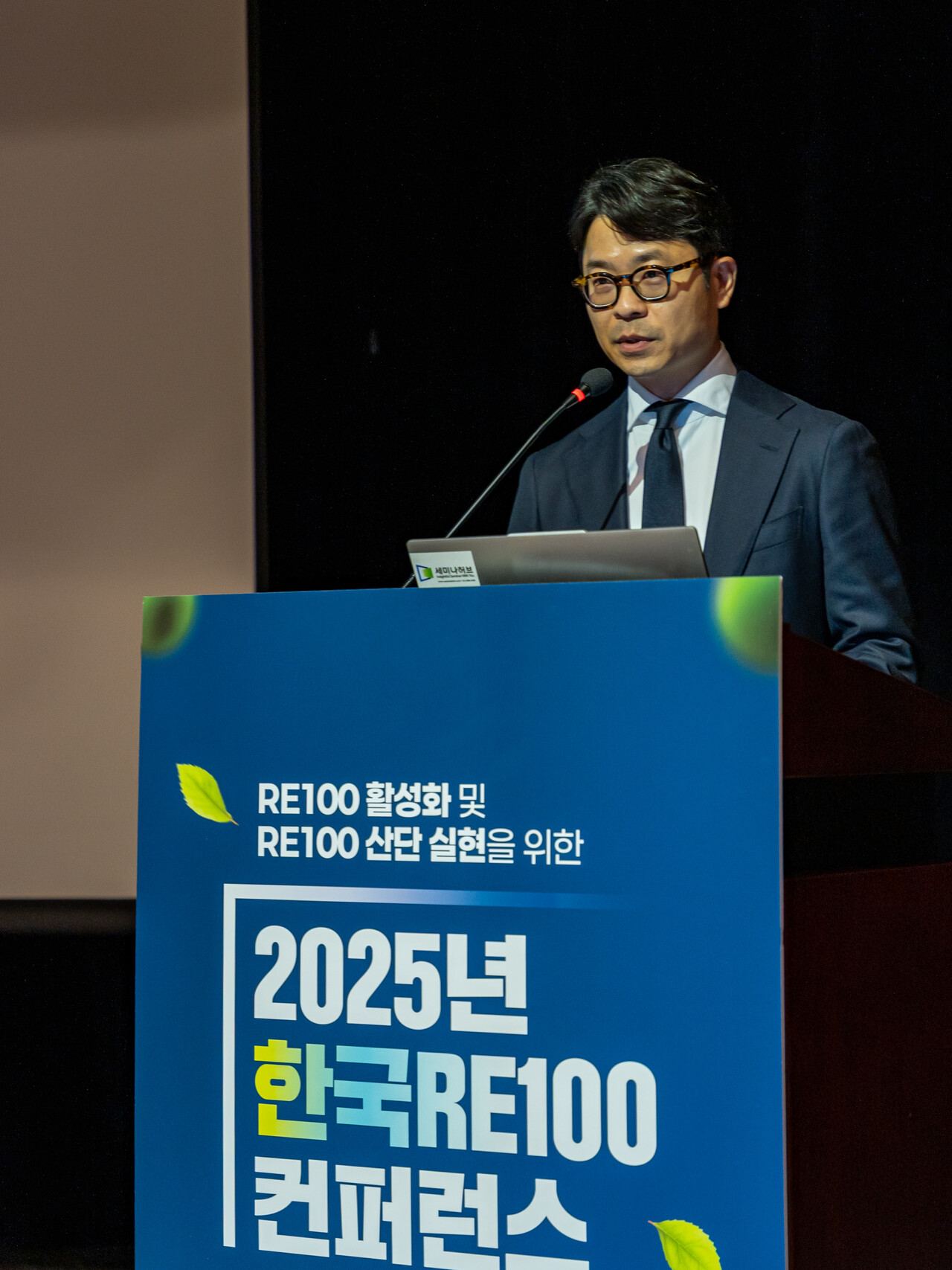 명진우 브라이트에너지파트너스(BEP) 운영전략본부 대표가 산업단지 지붕형 태양광의 난점을 지목하고 대안을 제시하고 있다. [사진=김진후 기자]