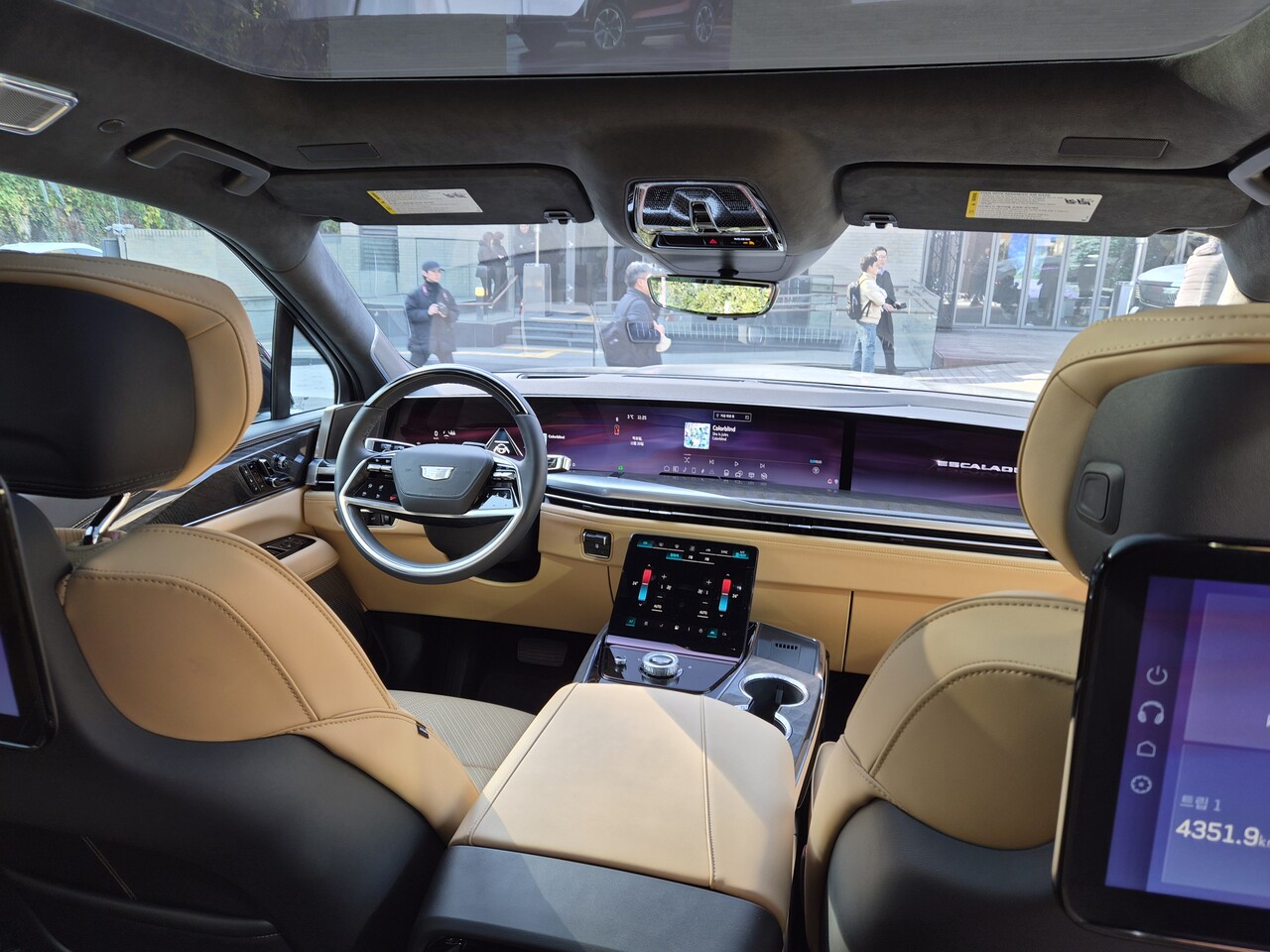 에스컬레이드 IQ 실내 [사진=김재웅기자]