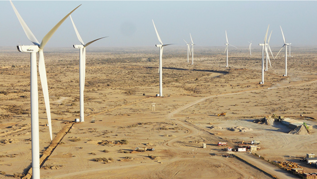 DL에너지가 파키스탄에서 개발한 메트로 풍력과 굴 아메드 풍력 현장. [사진=DL에너지 홈페이지 캡처]
