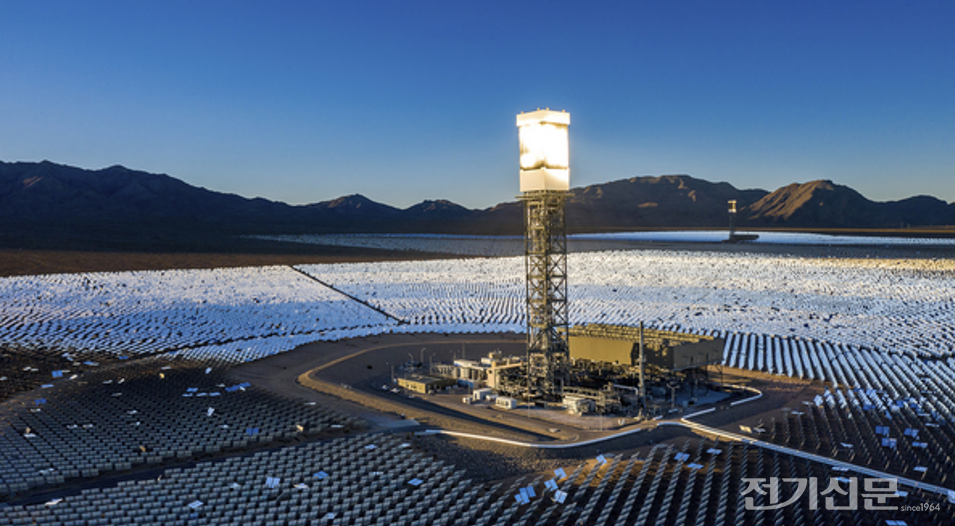 캘리포니아 샌버너디노 카운티의 이반파 태양광 발전소 일대를 가득 메운 태양광 패널 모습. [제공=한전 경영연구원]