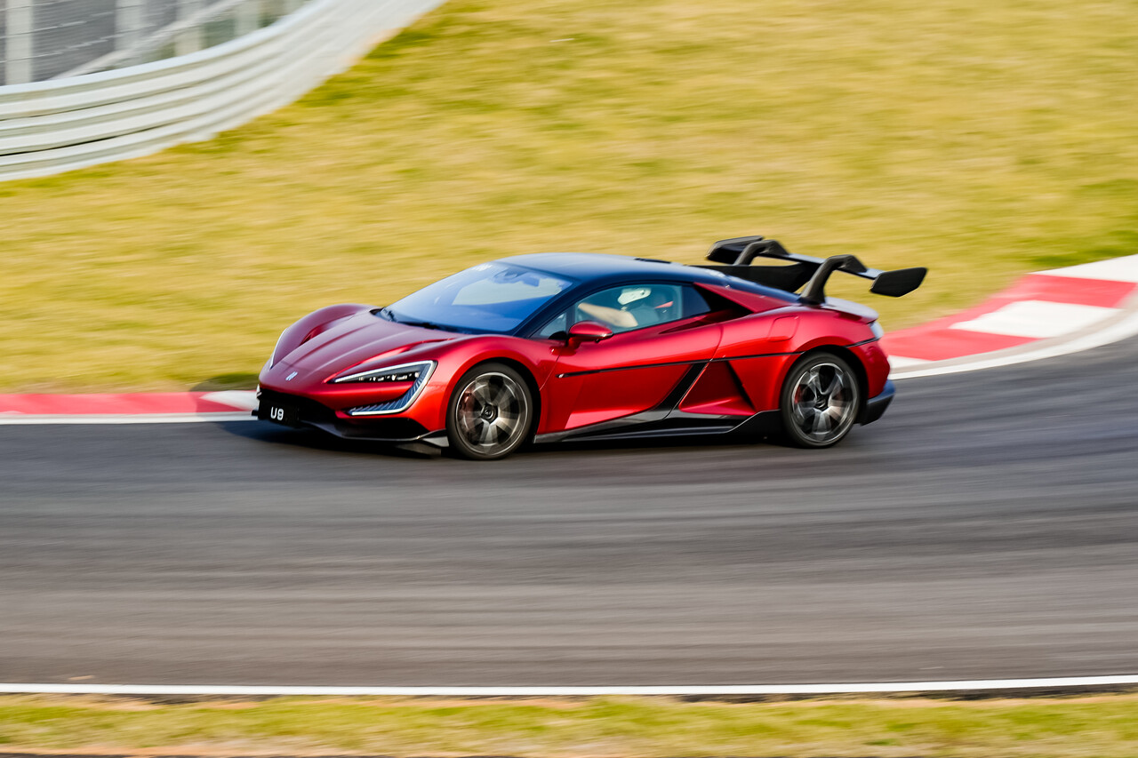 양왕 U9은 완벽한 코너링 성능이 인상적이었다. [사진=BYD]