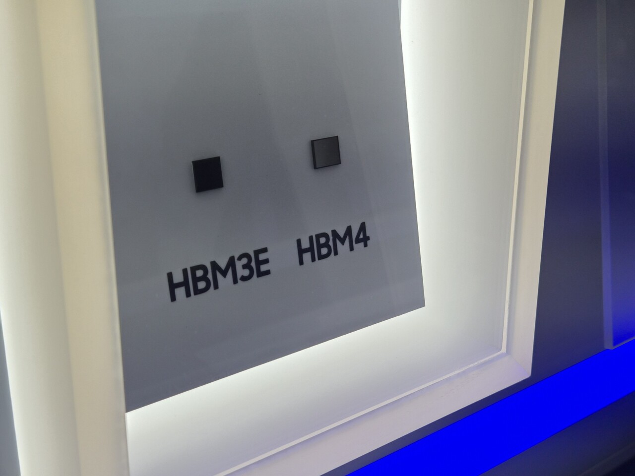 삼성전자 HBM3E와 HBM4 [사진=김재웅기자]