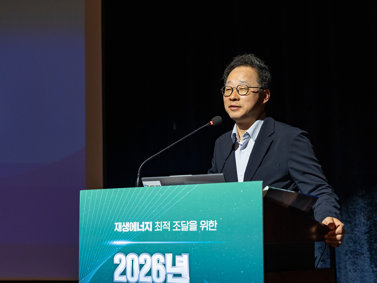 고성훈 전 한화신한테라와트아워 대표가 2026년 이후 재생에너지 시장을 분석하고 조달 전략을 제안하고 있다. [사진=김진후 기자]