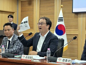 전기차 충전 삼중 딜레마...리베이트·요금·인프라 해법 없나 - 뉴스 썸네일 이미지